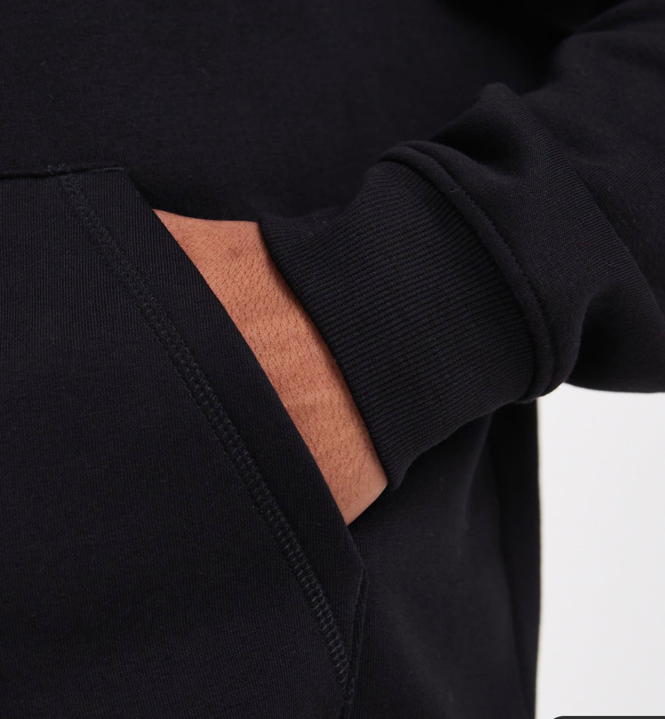 Kapuzenpullover in Schwarz mit Oversize-Passform