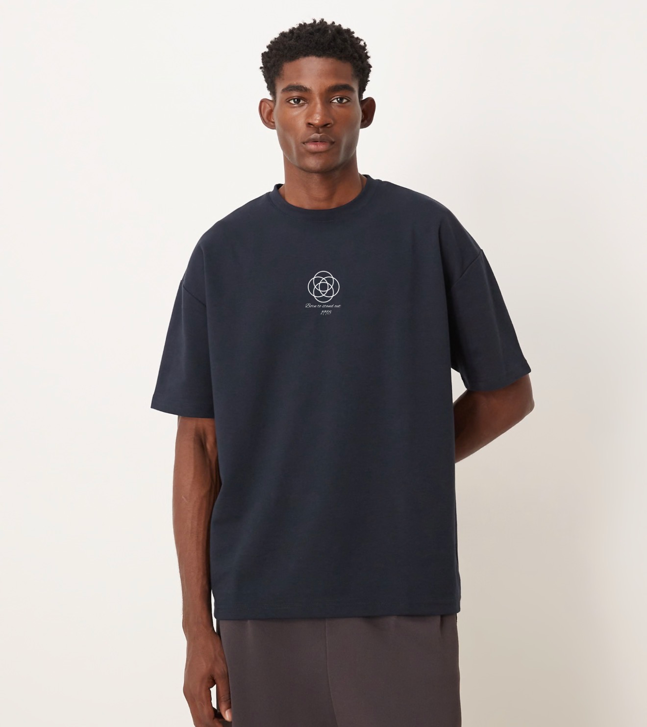 Oversize- T- Shirt aus schwerem Baumwollmix in Marineblau