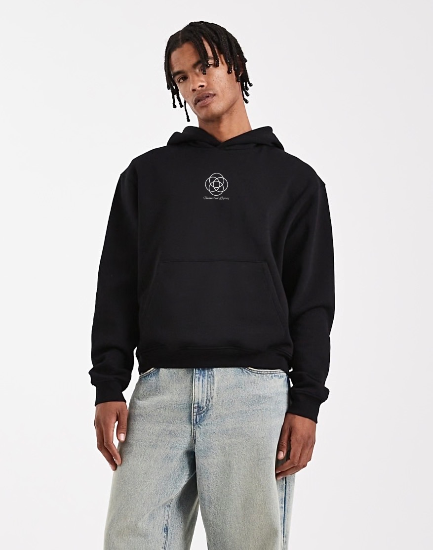 Kapuzenpullover in Schwarz mit Oversize-Passform